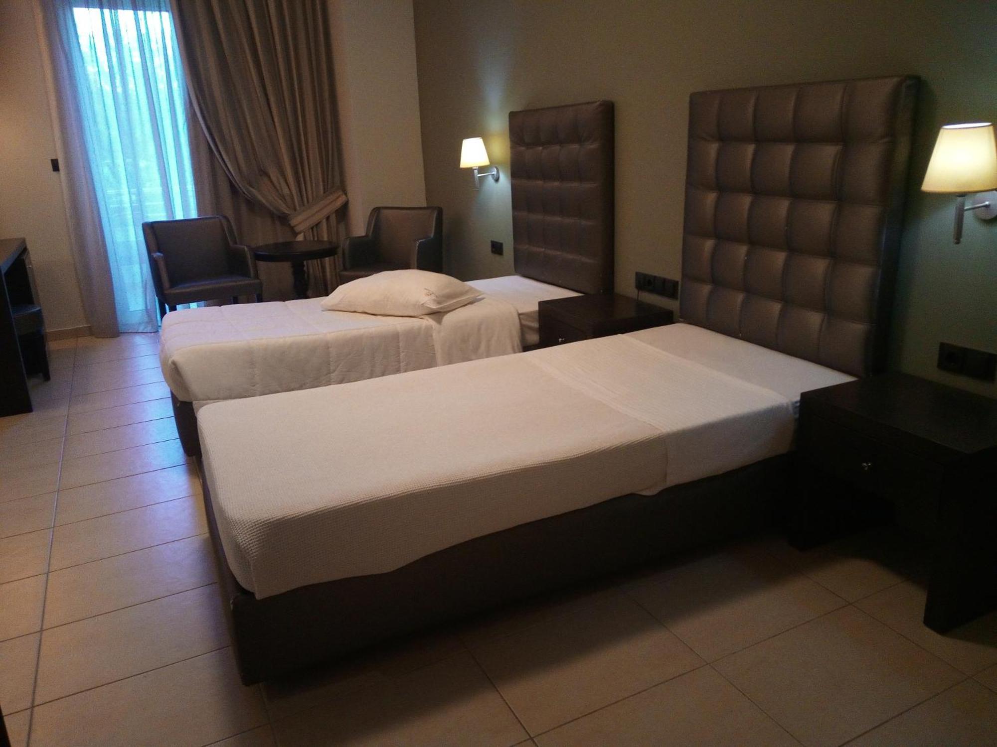Amalias Hotel Kourouta Esterno foto